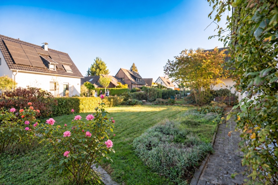 Vorgarten links