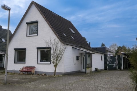 Charmantes Haus mit Garten­pa­radies – Platz für die ganze Familie, 27751 Delmenhorst, Einfamilienhaus
