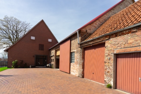 Hier schlagen Reiter­herzen höher- Resthof mit Pferdehaltung, 49419 Wagenfeld, Bauernhaus