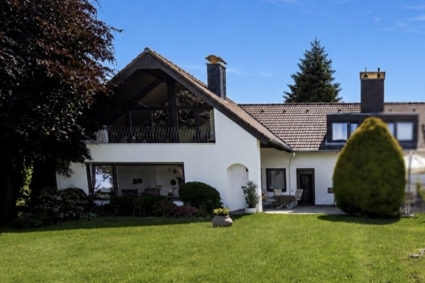 Stilvolle Doppel­haus­hälfte mit offenem Wohnkonzept, 51580 Reichshof, Doppelhaushälfte