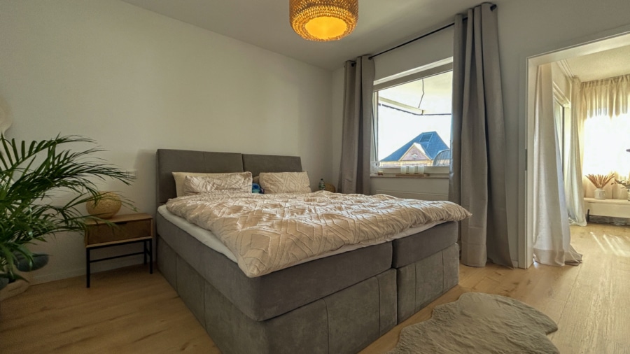 Schlafzimmer - TRAUMHAFTE CITYWOHNUNG MIT BLICK ZUR EMS - FRISCH SANIERT