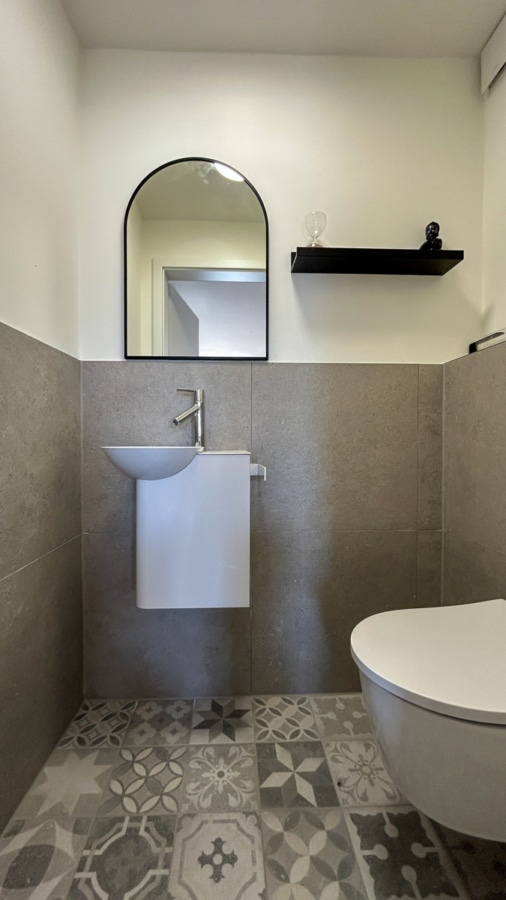 Gäste-WC - TRAUMHAFTE CITYWOHNUNG MIT BLICK ZUR EMS - FRISCH SANIERT