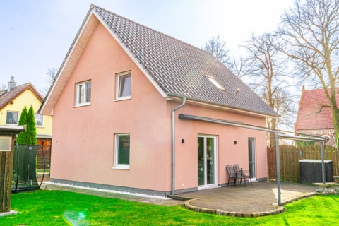Lebens­freude pur für Ihre Familie: Energie­ef­fi­zi­entes Einfa­mi­li­enhaus in Waßmannsdorf nahe S-Bhf, 12529 Schönefeld, Einfamilienhaus