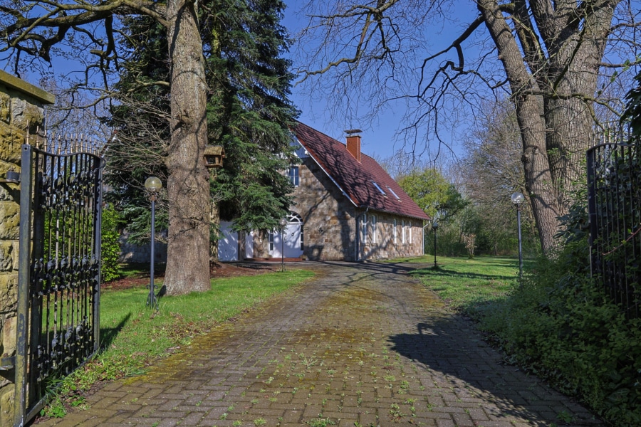 Einfahrt / Hof