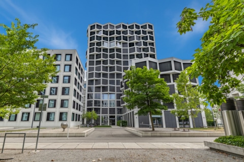 Stadt­leben mit Stil – 1,5-Zimmer-Apartment im Friends Tower nahe Hirschgarten, 80639 München / Neuhausen-Nymphenburg, Etagenwohnung