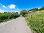 Straßenansicht links