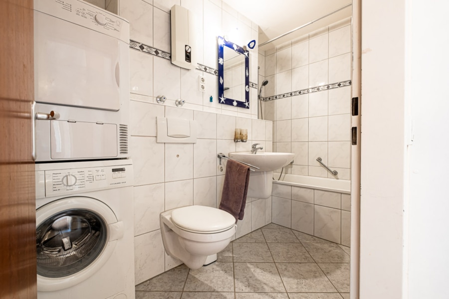 Badezimmer mit Wanne - Sonnenuntergänge, Skyline & Domblick - Ihr neues Zuhause in Köln Höhenhaus