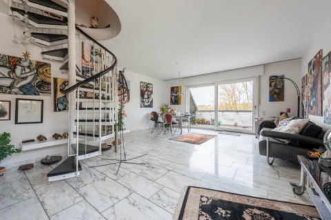 Licht­durch­flutete Maiso­nette­wohnung mit Balkon und Weitblick in Essen-Bergerhausen, 45136 Essen / Bergerhausen, Maisonettewohnung