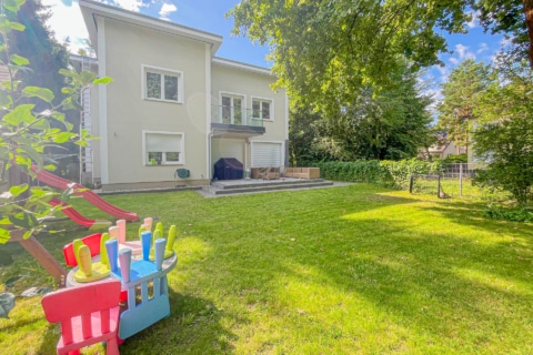 Famili­en­freund­liches Zuhause mit viel Raum und Natur, 14612 Falkensee, Einfamilienhaus