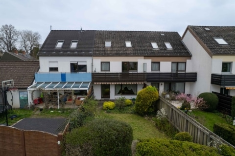 Famili­en­glück zum Gestalten - Großzü­giges Reihen­mit­telhaus in Weiherhaus, 90455 Nürnberg, Einfamilienhaus