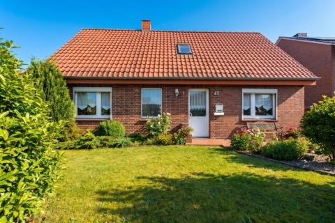 Zwei Einheiten, viele Möglich­keiten- Wohnen und Vermieten perfekt kombiniert, 49716 Meppen, Zweifamilienhaus