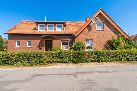 Zwei Einheiten, viele Möglich­keiten- Wohnen und Vermieten perfekt kombiniert, 49716 Meppen, Zweifamilienhaus