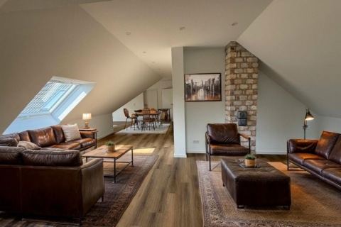 Design trifft Gemüt­lichkeit – 2 ZKB über den Dächern von Diepholz mit Stil & Struktur, 49356 Diepholz, Dachgeschosswohnung