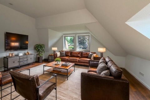 Ein Rückzugsort mit Weitblick – frisch saniertes Wohner­lebnis auf einer ganzen Etage, 49356 Diepholz, Dachgeschosswohnung