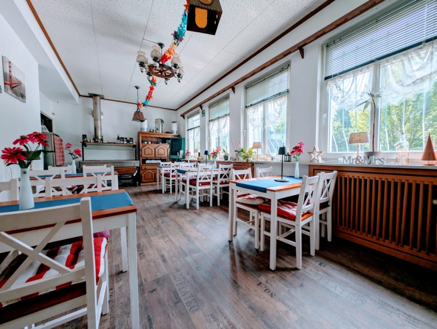 Gesellschaftsraum - Charmantes Gastronomieensemble mit Traumwohnung – perfektes Zusammenspiel aus Leben und Beruf!