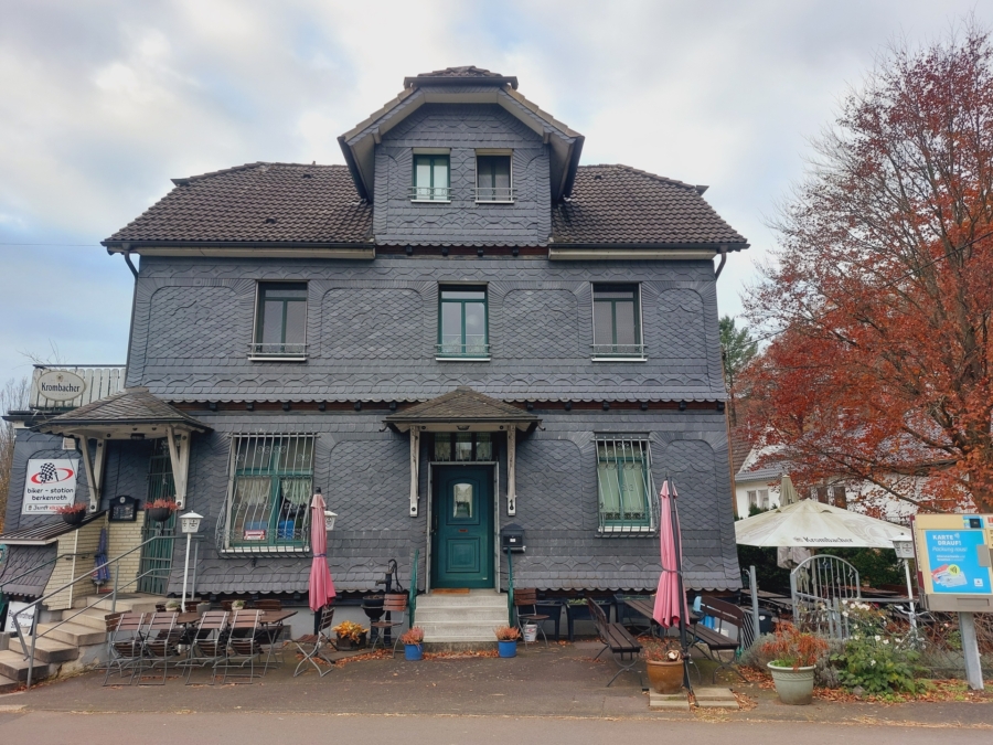 Frontansicht - Charmantes Gastronomieensemble mit Traumwohnung – perfektes Zusammenspiel aus Leben und Beruf!