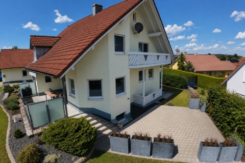 Famili­en­glück mit Garten in Lauter­hofen - perfekt auch für Mehrgenerationen, 92283 Lauterhofen, Einfamilienhaus