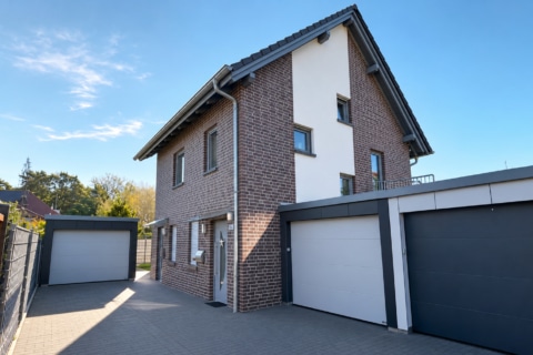 HAUS-IM-HAUS-GEFÜHL – MODERNE MAISONETTE MIT GARTEN, 48268 Greven, Doppelhaushälfte