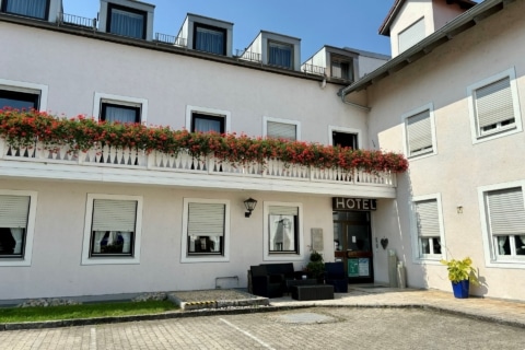 Reprä­sen­tative Gewer­be­fläche mit Garten­zugang in Ismaning | ca. 92 m² | Provisionsfrei, 85737 Ismaning, Bürofläche