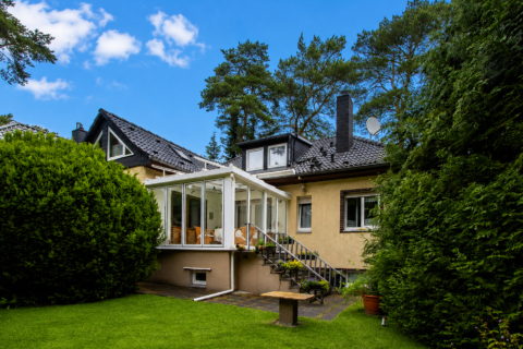 Charmantes Einfamilienhaus mit großem Grundstück direkt am Wald, 15366 Hoppegarten Waldesruh, Einfamilienhaus