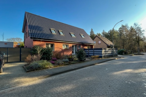 HAUS ZUM VERLIEBEN IN BEGEHRTER WALDRANDLAGE – STILVOLL MODERNISIERT UND FLEXIBEL NUTZBAR, 48282 Emsdetten, Einfamilienhaus