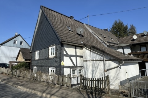 Inves­tition mit Fachwerkcharme, 51643 Gummersbach, Wohn- und Geschäftshaus