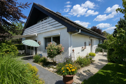 Hier endet die Straße. Hier beginnen Ruhe, Natur und Weitblick., 21720 Steinkirchen, Einfamilienhaus