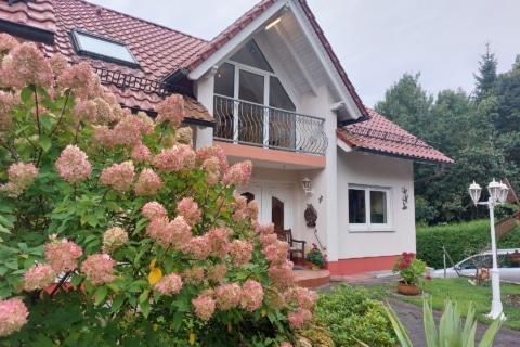 Stilvolles Wohnen im Grünen – Einfa­mi­li­enhaus mit großzü­gigem Grundstück, 51588 Nümbrecht, Einfamilienhaus