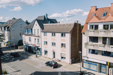 Entwick­lungs­chance im Herzen von Heisingen - Inves­tieren, Entwi­ckeln, Profitieren, 45259 Essen / Heisingen, Mehrfamilienhaus