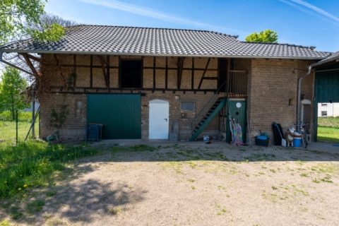 Lager ohne Glanz, mit Heuboden in Arloff, 53902 Bad Münstereifel / Arloff, Halle