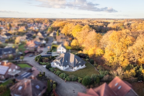 Waldrand­villa mit Aufzug – barrie­refrei und großzügig wohnen, 49406 Barnstorf, Villa