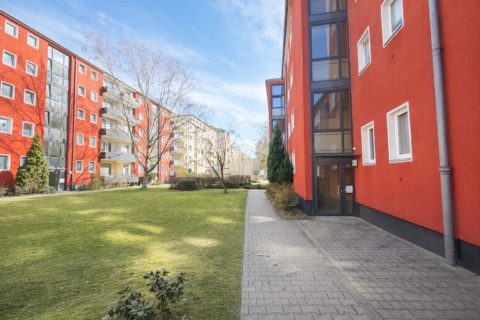 Kapital­anlage mit Substanz und sicherer Einnahme mit Balkon, 13585 Berlin, Erdgeschosswohnung