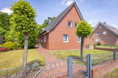 Ein Zuhause mit Seele – charmantes Wohnen voller Wärme und Charakter in Hopsten!, 48496 Hopsten, Einfamilienhaus