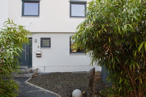 Zur Miete - Reihen­mit­telhaus mit Südgarten und Studio – ruhige Lage in Ismaning, 85737 Ismaning, Reihenmittelhaus