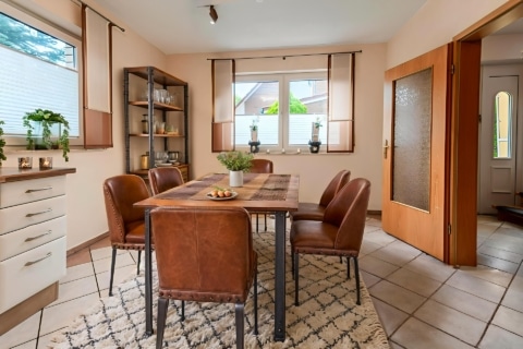 Zwei Wohnein­heiten, ein Lebens­gefühl – großzügig wohnen in ruhiger Lage von Diepholz-Heede, 49356 Diepholz / Heede, Zweifamilienhaus