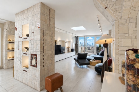 Ein Zuhause in bester Lage zwischen Geschichte und Großstadtleben, 10787 Berlin, Dachgeschosswohnung