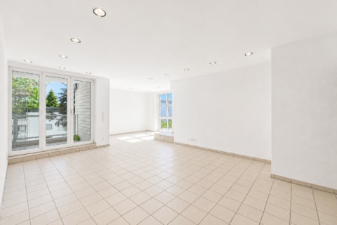 Großzü­giges Wohnen im Dreifa­mi­li­enhaus – renovierte 2,5-Zimmer-Wohnung in Heisingen, 45259 Essen / Heisingen, Etagenwohnung