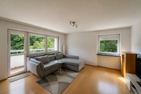 Befristet auf 2 Jahre: Gepflegte 3Zimmer-Wohnung mit zwei Balkonen, Einbauküche & Aufzug in Ismaning, 85737 Ismaning, Etagenwohnung