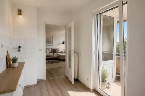 Sofort frei - einziehen und wohlfühlen mit Süd-Balkon!, 30177 Hannover, Etagenwohnung
