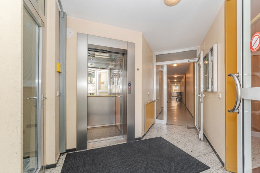 Eingangsbereich Haus - Charmantes 1-Zimmer-Apartment mit Balkon – Nähe BMW / Olympiapark