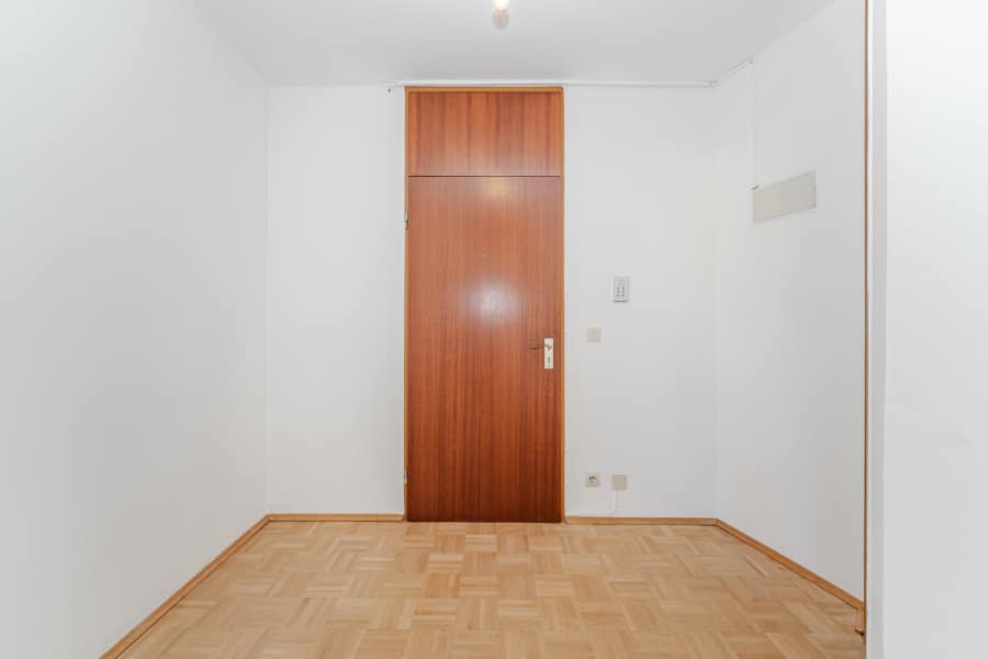 Flur - Charmantes 1-Zimmer-Apartment mit Balkon – Nähe BMW / Olympiapark