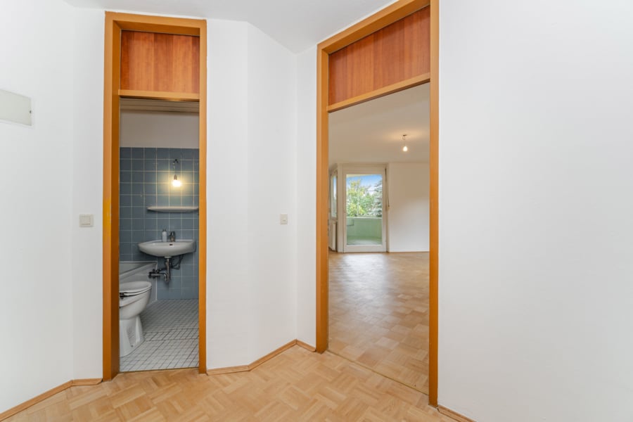 Flur mit Blick in alle Räume - Charmantes 1-Zimmer-Apartment mit Balkon – Nähe BMW / Olympiapark
