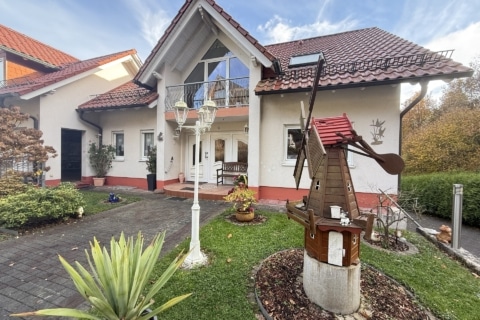 Komfor­tabel wohnen, naturnah leben – großzü­giges Haus mit modernen Extras und großem Garten, 51588 Nümbrecht, Einfamilienhaus