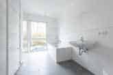 Schmuckstück mit Weitblick! - Bad mit Wanne und Dusche