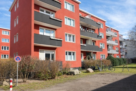 Kapital­anlage mit Substanz und sicherer Einnahme mit Balkon, 13585 Berlin, Erdgeschosswohnung