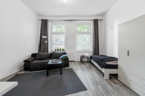 Rendi­te­starkes Mehrfamilienhaus mit Ferien­ver­mietung in ruhiger Lage von Altenessen-Süd, 45326 Essen / Altenessen-Süd, Mehrfamilienhaus