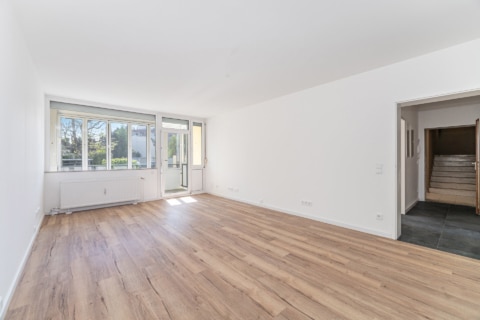 Moder­ni­sierte 2-Zimmer Hochpar­terre Wohnung mit guter Anbindung im Westen Münchens, 82140 Olching, Erdgeschosswohnung