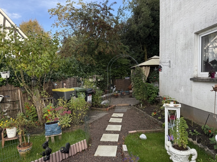 Garten - Doppelhaushälfte mit Einliegerwohnung – ideal für Familie oder Vermietung
