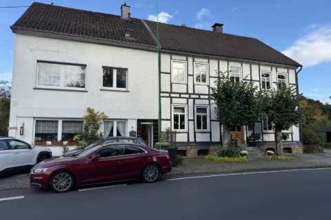 Doppelhaushälfte mit Einliegerwohnung – ideal für Familie oder Vermietung, 51580 Reichshof / Drespe, Zweifamilienhaus