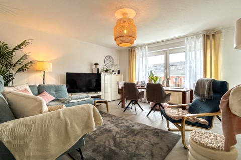 WOHNGLÜCK: MODERNISIERTE 3-ZIMMER-WOHNUNG MIT WESTBALKON IN ZENTRUMSNAHER LAGE, 48268 Greven, Etagenwohnung